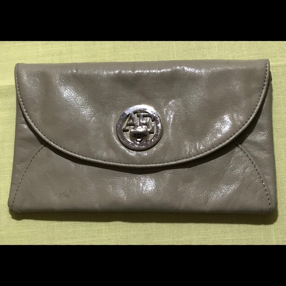 Price✂️American Eagle Outfitters gray clutch - Picture 1 of 5
